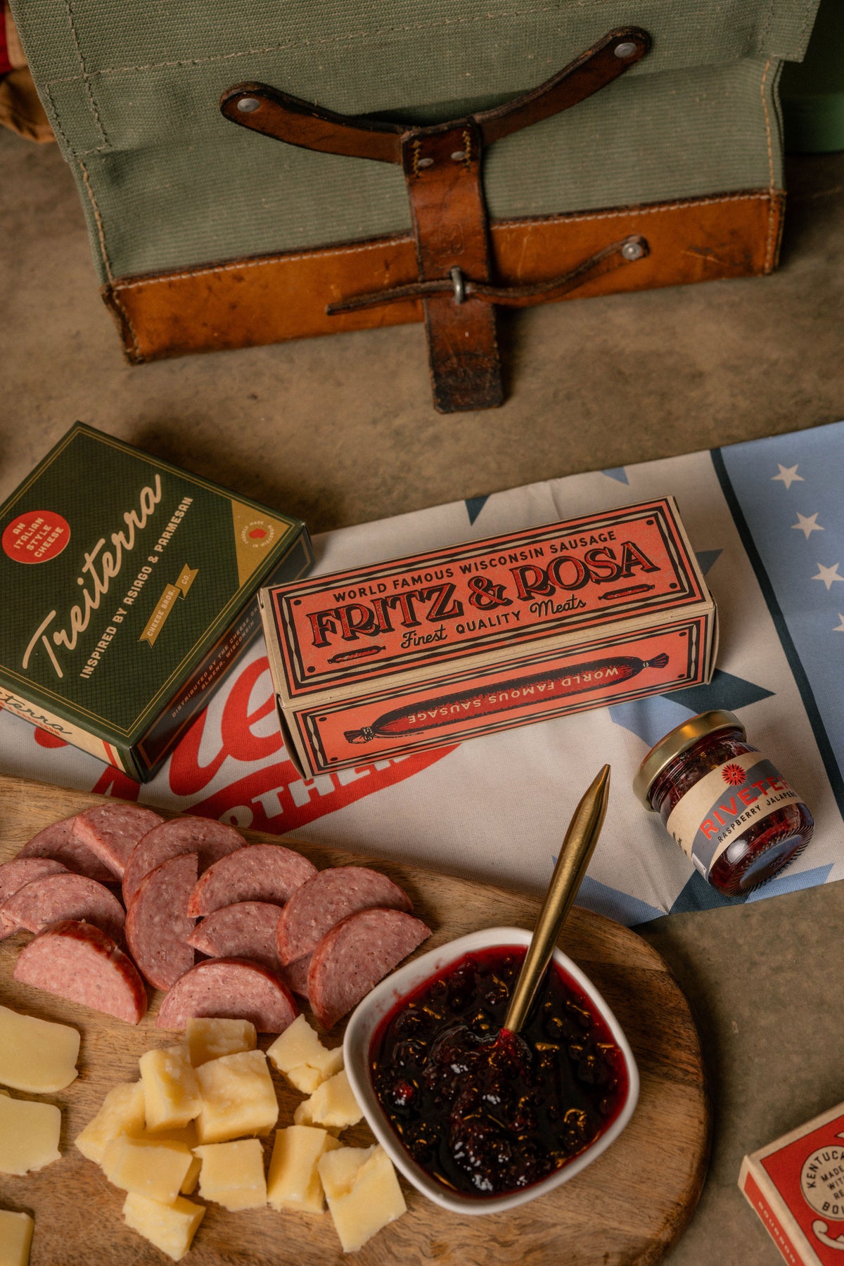 Retro Americana Cheese Gift Tin (+ Bonus 20-Year-Aged Cheddar)